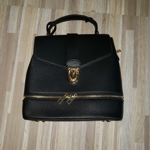 Backpack - Picture 3 of 5